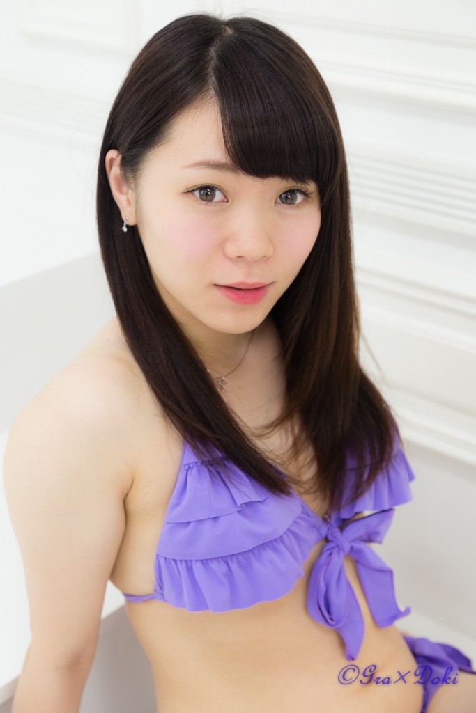 新垣由奈さん水着ポートレート