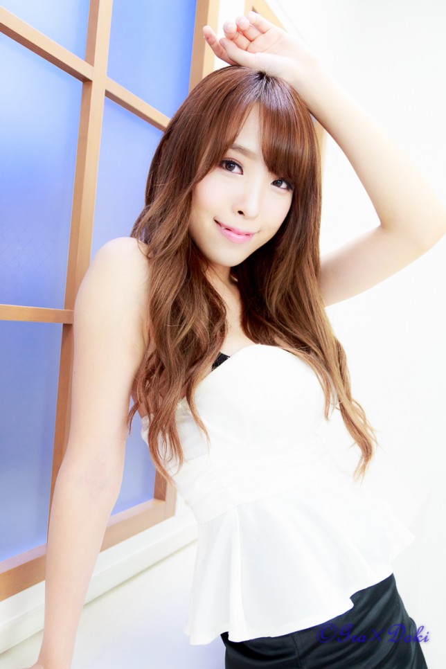 蛯原メイさん私服ポートレート