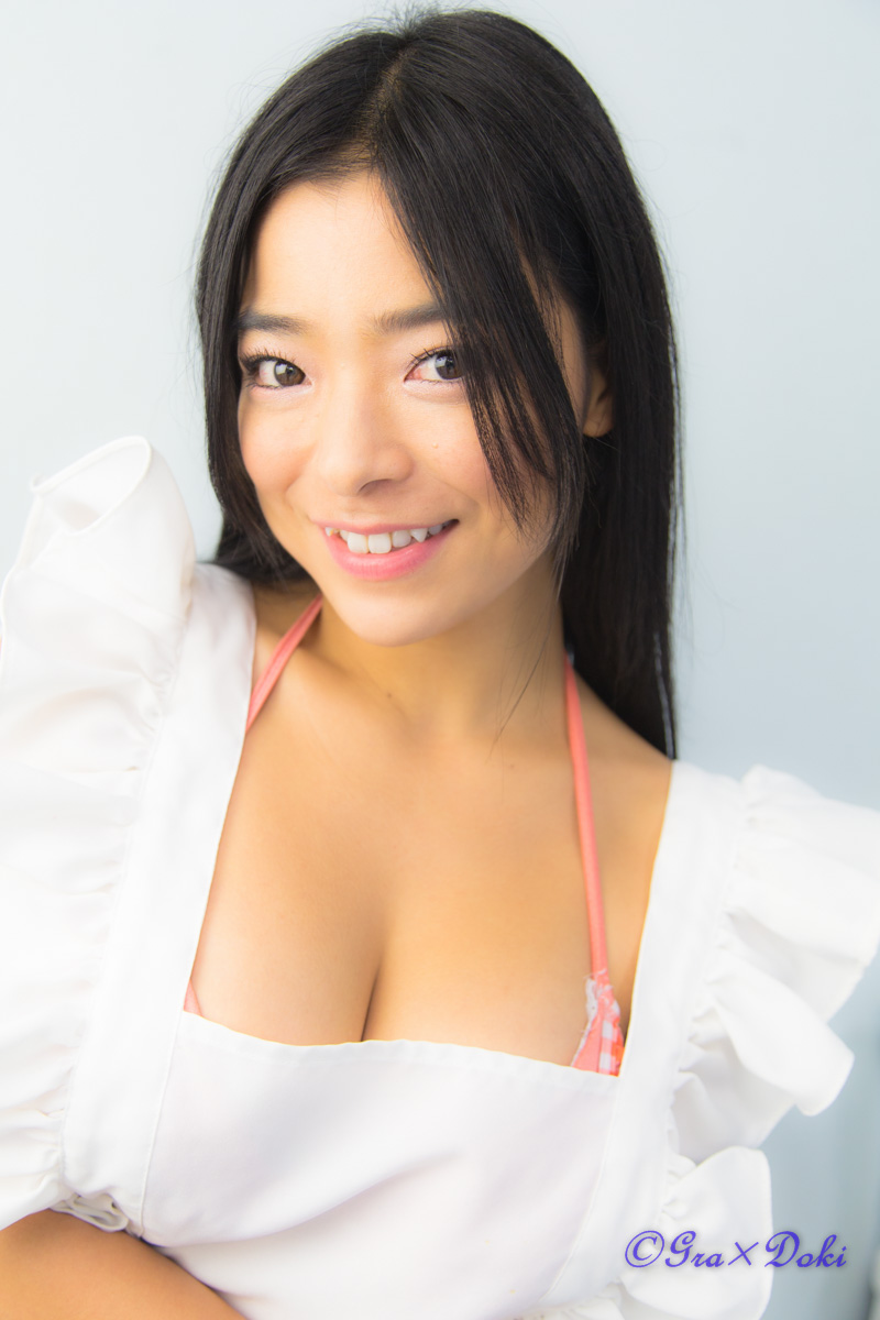 峰岸ちひろさん水着グラビア