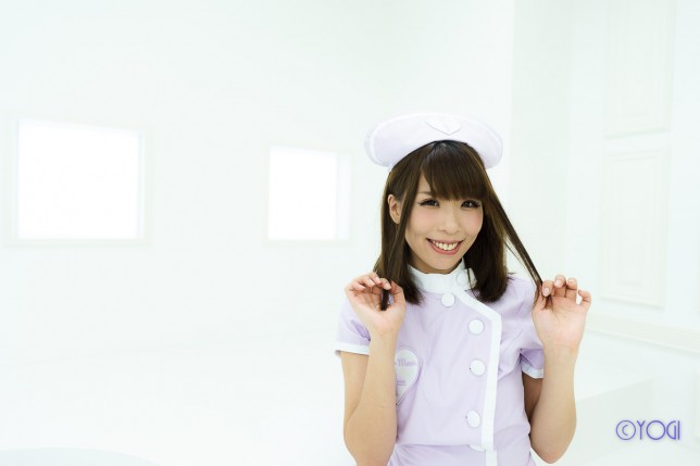 撮影会モデルめるもさんのナースコスプレ