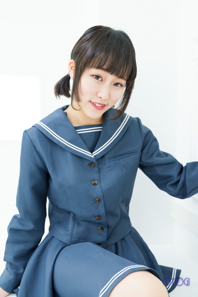 すずはらかのんさん 制服コスプレ