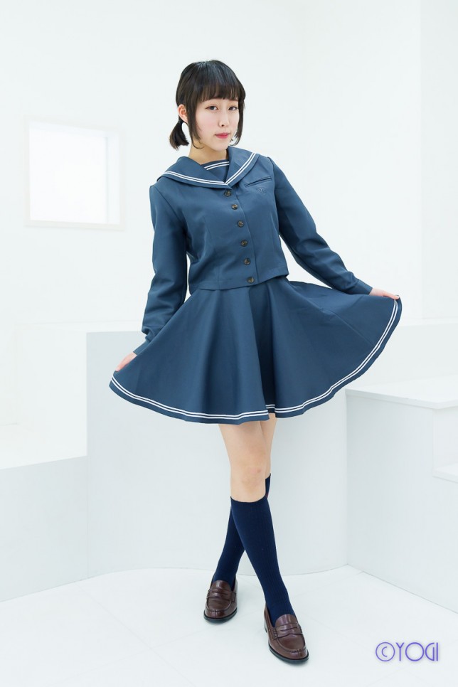 すずはらかのんさん 制服コスプレ