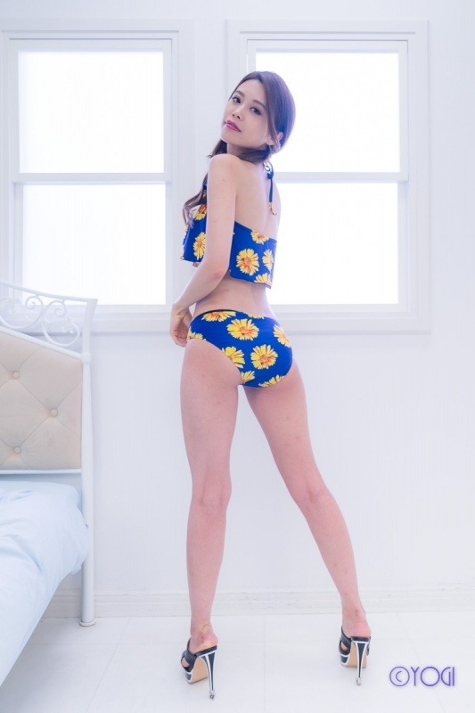 鳴成美鈴水着ポートレート