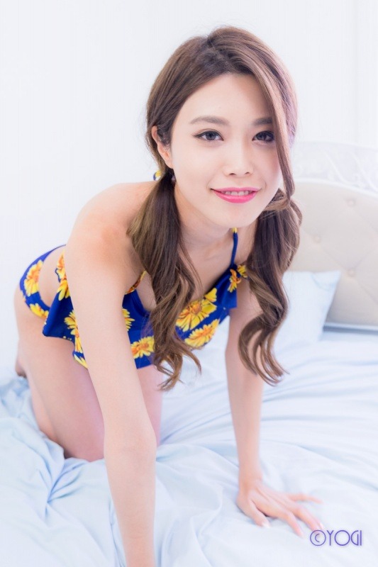 鳴成美鈴水着ポートレート