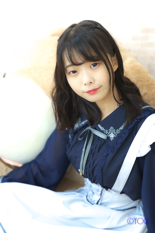 霜月あお 私服ポートレート