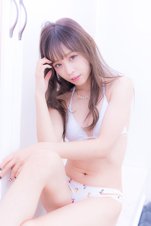 酒井穂乃香 水着ポートレート